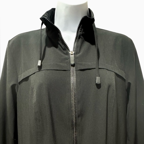 ZENERGY BY CHICO’S Black Zip Up Jacket Size 0/S/4-6 Sporty Athletic Chic Sleek - Picture 3 of 16